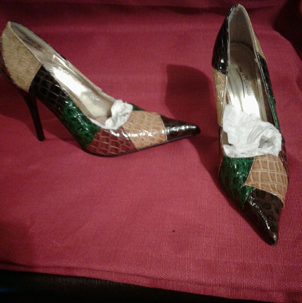 Heel shoe